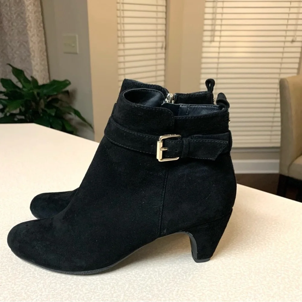 Sam Edelman Women’s Mandi Black Suede Ankle Boots Booties Side Zip Gold Hardware - Picture 2 of 16